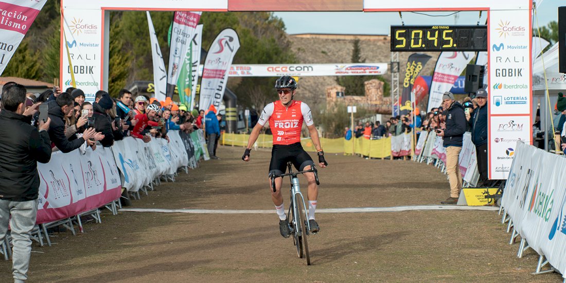 83616-1768076328-raul-mira-revalida-titulo-ciclocross-marcado-por-hielo